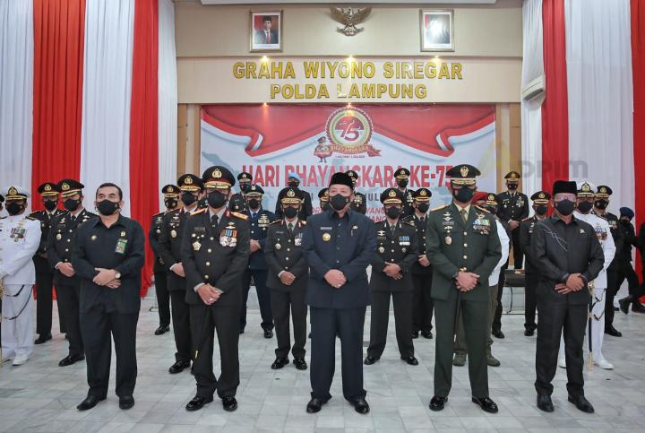 Gubernur Arinal Ikuti Upacara Hari Bhayangkara ke-75 yang Dipimpin Langsung oleh Presiden Joko Widodo dari Istana Negara